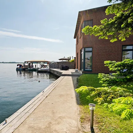 Seaside House - Mit Privatem Bootsanleger, Terrasse Und Wellness-komfort Direkt Am Wasser Malchow (Mecklenburg-Vorpommern)